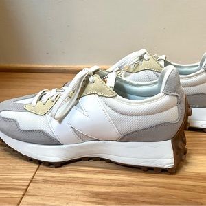 Women’s New Balance 327 sneakers